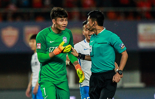 开元棋牌-里昂训练开放日；赛前篮板制胜引欢呼；中超在即；轮换策略成焦点(里昂足球俱乐部官网)