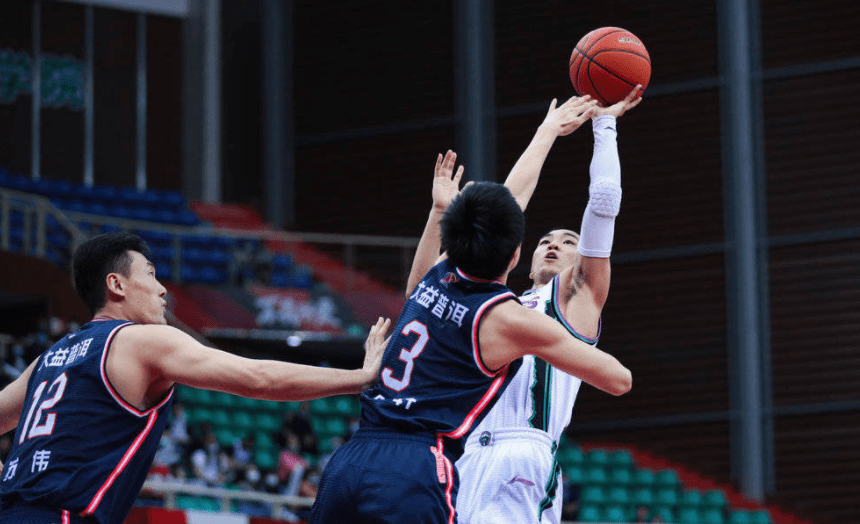 开元棋牌-批准新队员入队的决定