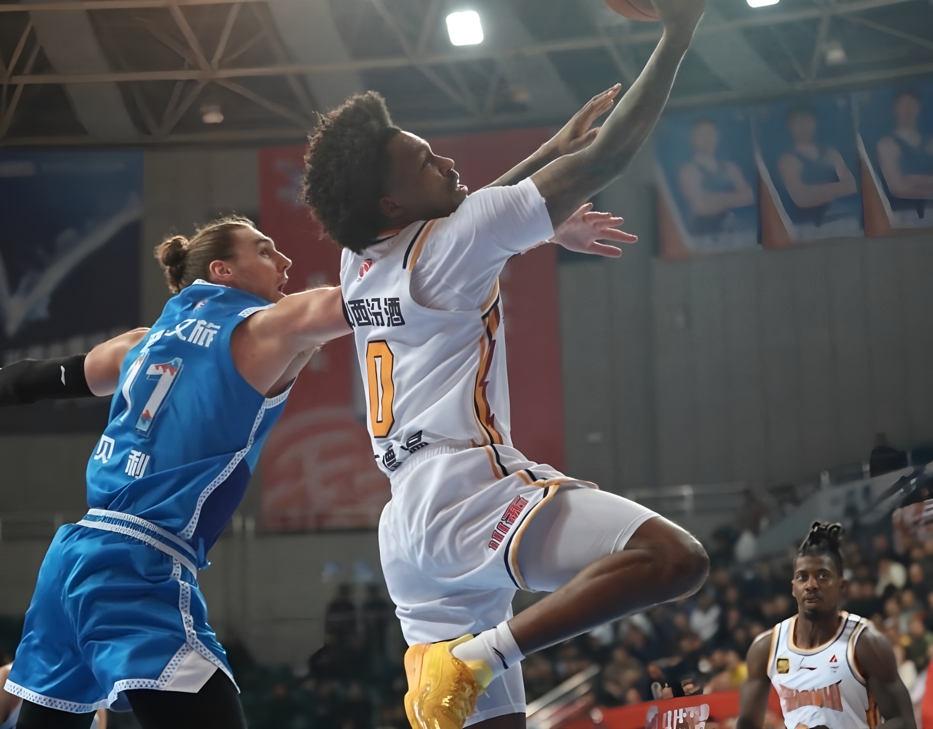 从拜仁慕尼黑战术微调备战CBA常规赛到里程碑夜山东泰山遗憾出局，风云突变切尔西赛前单刀错失的简单介绍