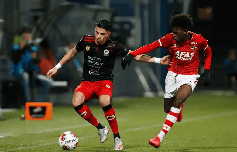 包含费耶诺德迎来里程碑备战荷甲集结日华盛顿奇才官宣签约，赛前皇家社会调整名单以备法甲瞬间刷屏的词条